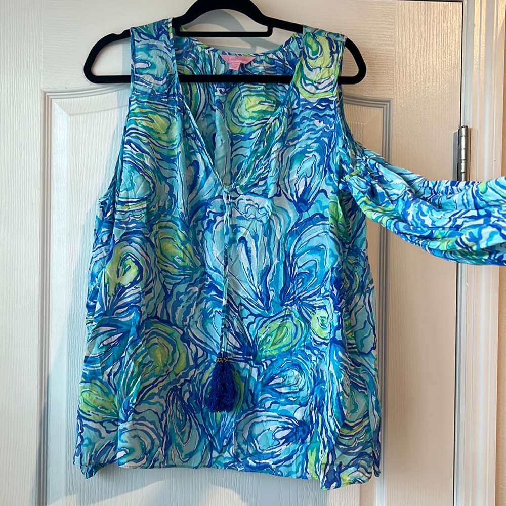 Lilly Pulitzer cold shoulder top!